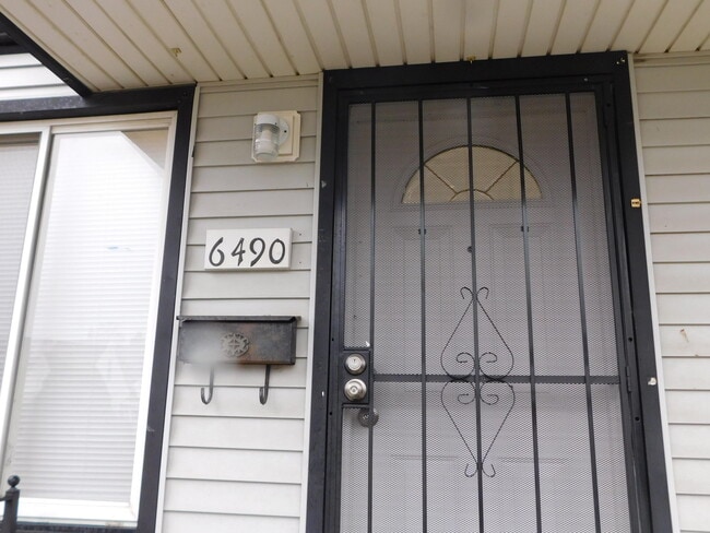 Building Photo - 6490 Stahelin Ave