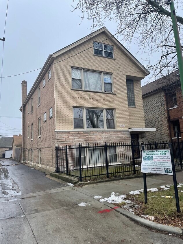 6915 S Artesian Ave, Chicago, IL 60629 House Rental in Chicago, IL