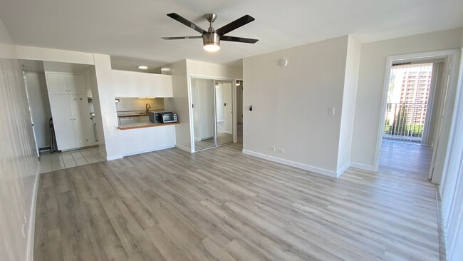 Building Photo - Newly renovated 2bedroom unit in metro Hon...