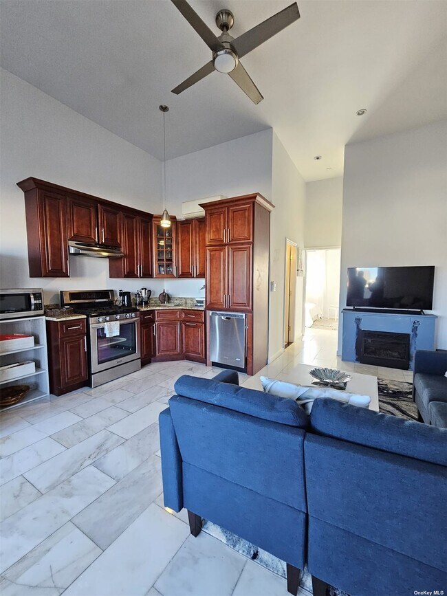 Building Photo - 43-12 Broadway