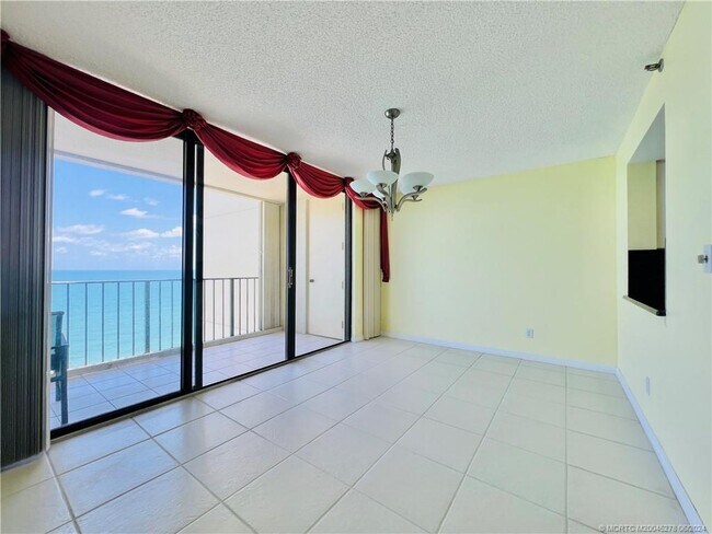 Foto del edificio - 8750 S Ocean Dr