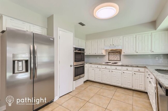 Building Photo - 2113 Tampico Dr
