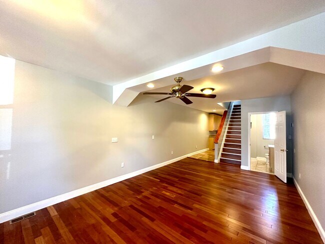 Foto del edificio - Charming 3 Bedroom/2.5 Bathroom Townhome in Hampden!