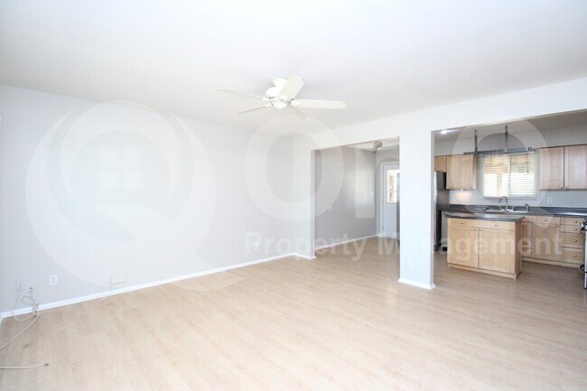 Foto del edificio - 925 W Parkway Blvd