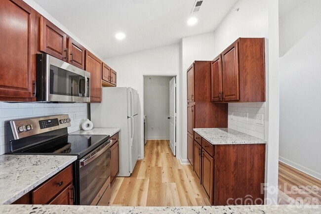 Foto del edificio - 17122 Red Feather Dr