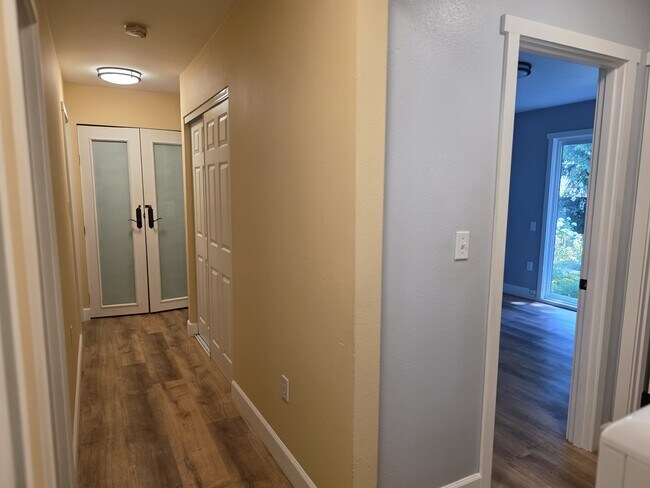 Foto del edificio - 266 Boundary Bay Rd
