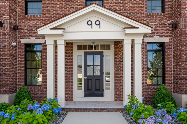 Building Photo - 99 Lynde St