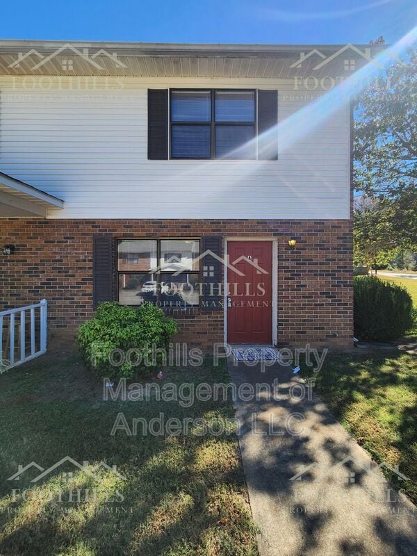 Building Photo - 108 Woodland Dr