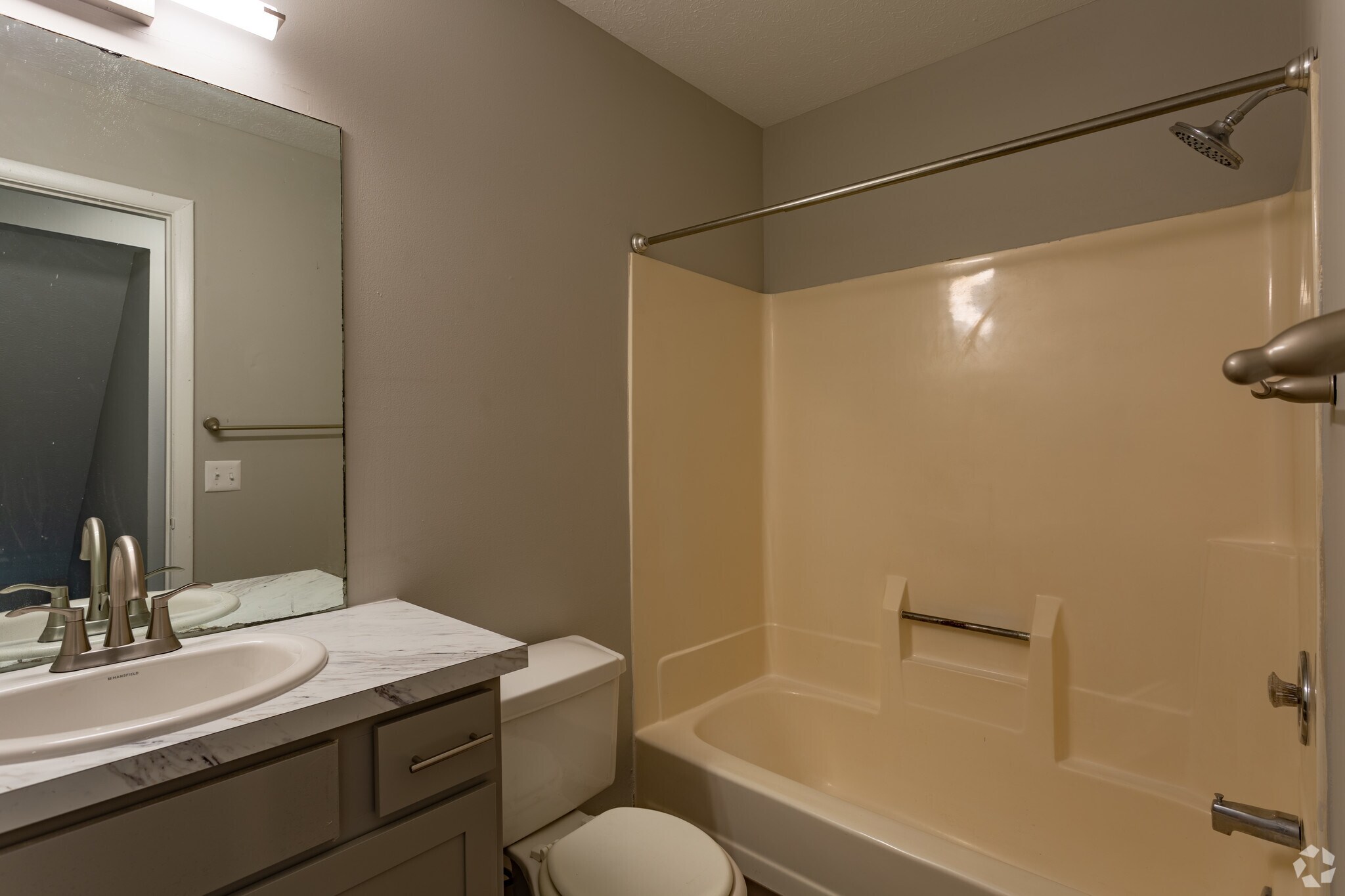 Whitewood Townhome & Loft Apartments – photo 5