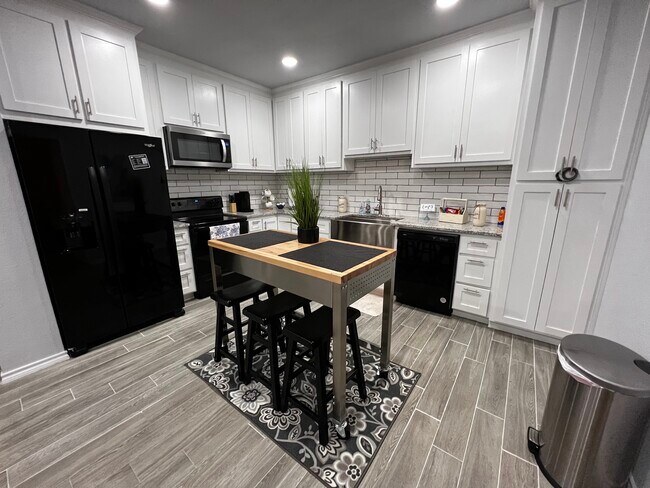 Foto del edificio - 2164 Tanglewood Blvd
