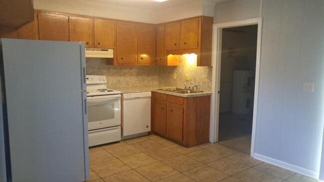 Building Photo - Foxborough Townhomes