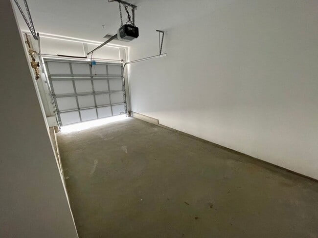 Building Photo - 2 Bedroom Townhome Available in BRAND NEW ...