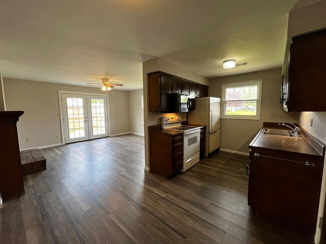 Foto del edificio - Home For Rent By Capital Property Management