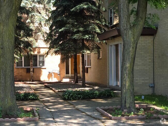 Building Photo - 1714 W Touhy Ave