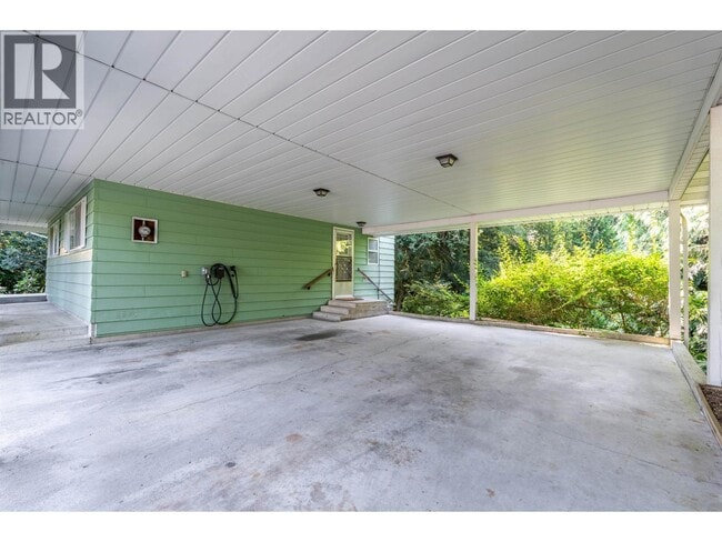 Building Photo - 23140-23136 136 Ave
