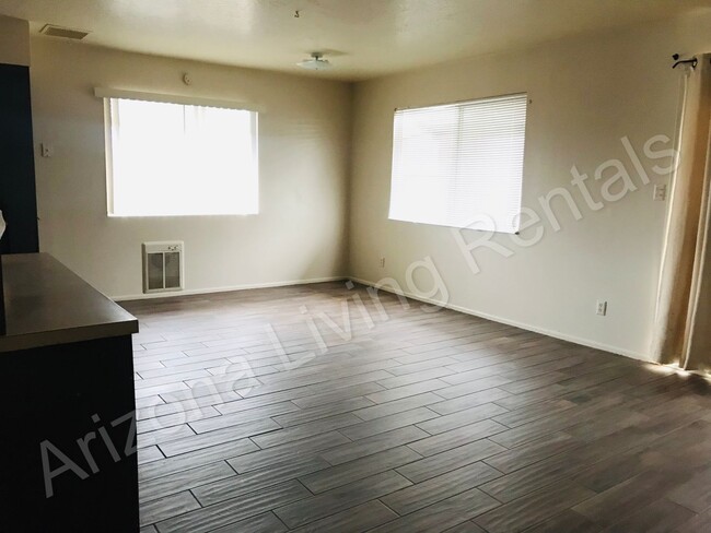 Foto del edificio - 3 BEDROOM HOME WITH LARGE YARD