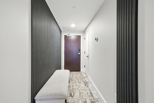 Foto del edificio - Upgraded Downtown Condo