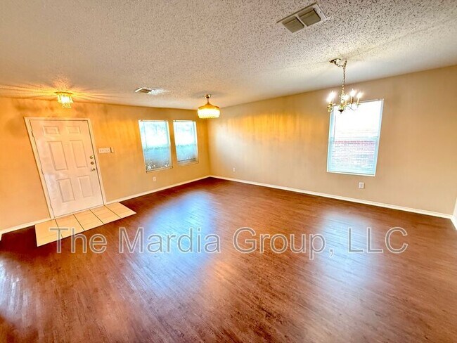 Foto del edificio - 1229 Highview Dr