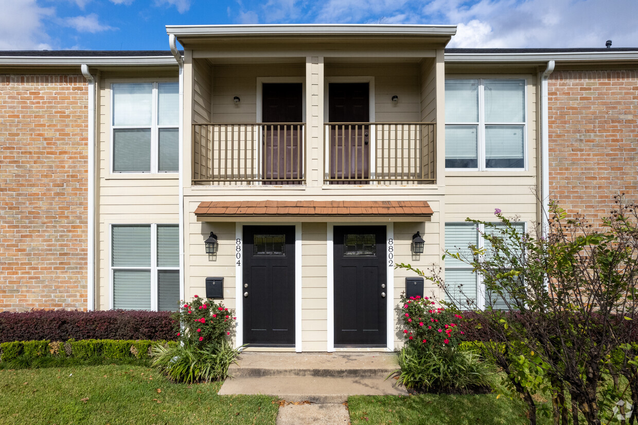 Puerta principal - Kempwood Place Townhomes