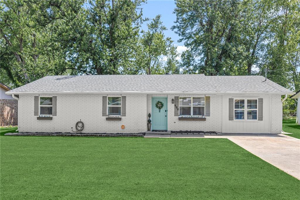 Foto principal - 908 SE 11th St