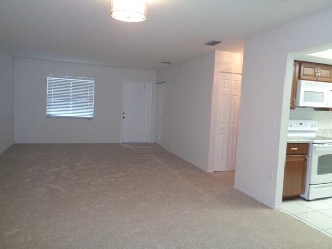 Building Photo - 2BR/2BA SFH Close to Amenities - Annual Re...