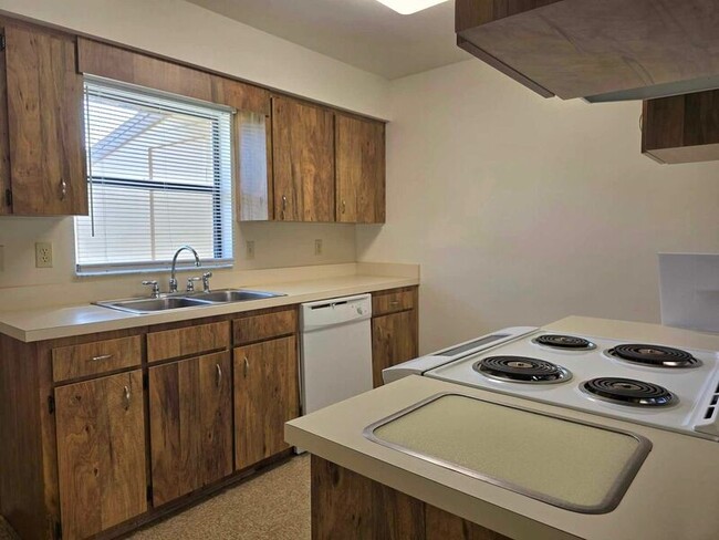 Building Photo - 3922 Spoonbill Ct