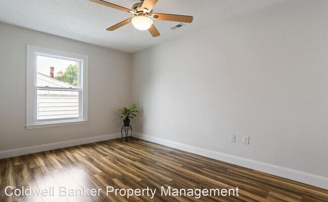 Building Photo - 3 br, 1 bath House - 825 W. 14th St