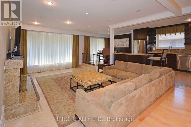 Building Photo - 23 Pitcairn Crescent
