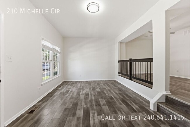Building Photo - 210 Michelle Cir-