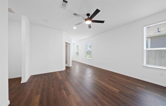 Building Photo - 25849 Hedgerow Dr