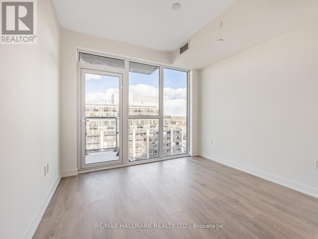 Building Photo - 1037 The Queensway