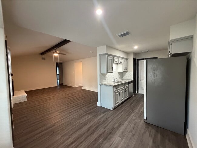 Foto del edificio - 15931 Kenbrook Dr