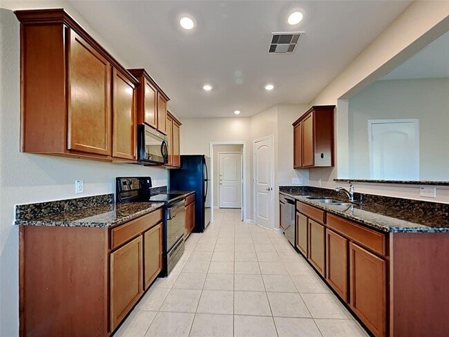 Building Photo - 520 Red Dusk Paint Dr