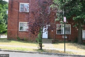 Building Photo - 1495 Bangor St SE