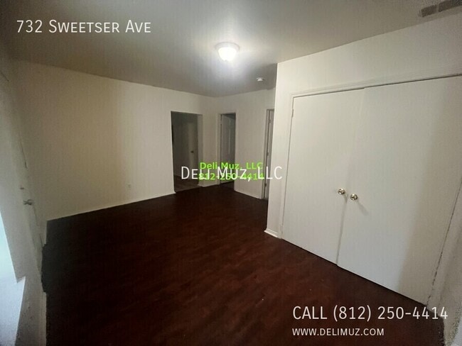 Building Photo - 732 Sweetser Ave