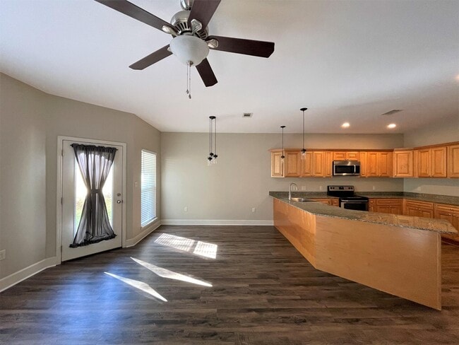 Building Photo - 505 Arbor Lake Dr
