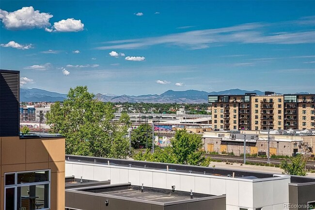 Foto del edificio - AVAILABLE JULY! Fully-remodeled RiNo Townhome!