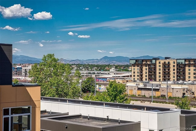 Building Photo - AVAILABLE JULY! Fully-remodeled RiNo Townhome!