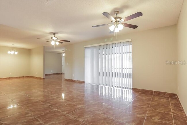 Foto del edificio - 709 California Woods Cir