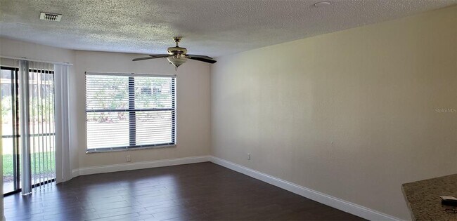 Foto del edificio - 7464 Sugar Bend Dr