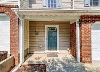 Building Photo - 8018 Christmas Ct