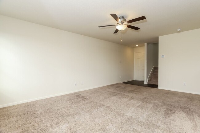 Foto del edificio - 3 Bedroom Ready for Immediate Move In!