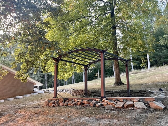 Foto del edificio - 13932 W Old Nashville Rd