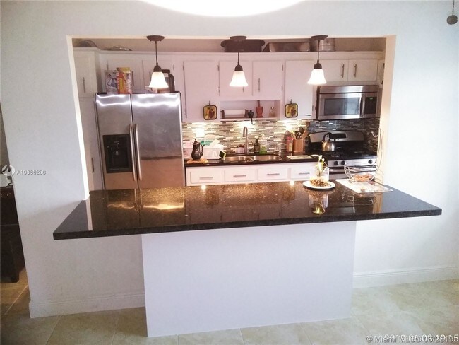 Foto del edificio - 15 NW 204th St