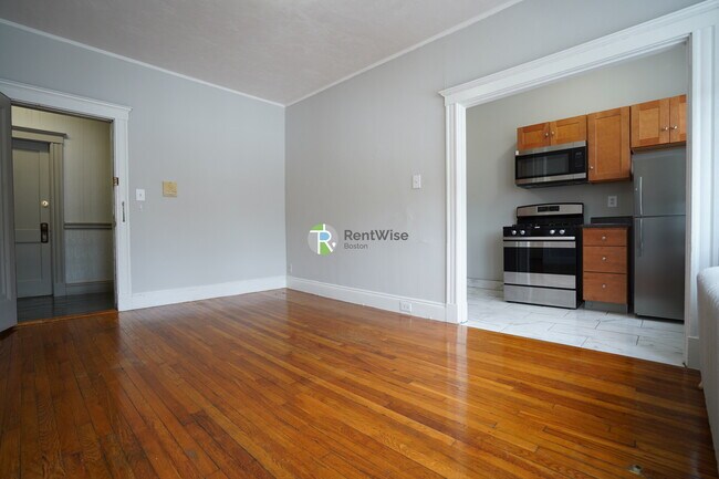 Building Photo - 220 Kelton St