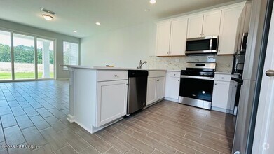 Building Photo - 19 Fieldfare Ln