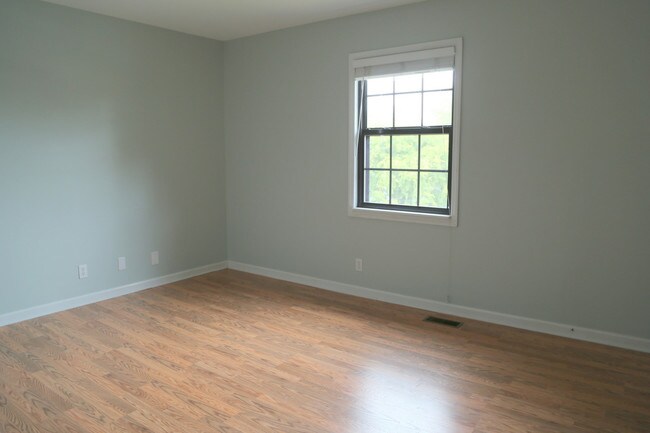 Building Photo - 5856 Brentwood Trace