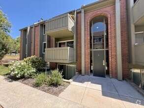 Building Photo - 1174 Foothill Dr