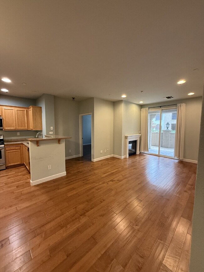 Foto del edificio - Stunning First level Luxury 2 Bed/2 Bath Condo Close to Everything in Dublin