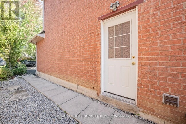 Building Photo - 65 Falling River Dr